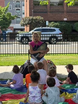Wiggle and Giggle with Dawny Dew in Riis Park